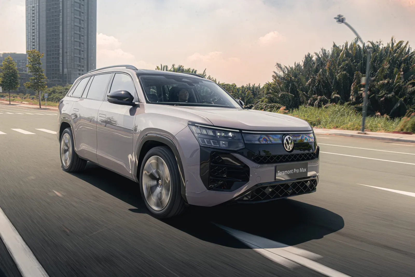 Đỉnh cao SUV King Size vận hành toàn diện chuẩn Đức. Tiện nghi người dùng vượt trội Queen Seat.