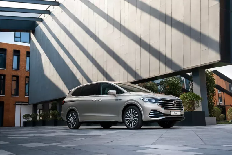 Dòng xe MPV với kiểu dáng tinh tế và sang trọng, có kích thước lớn nhất của thương hiệu Volkswagen và phân khúc xe MPV đang hiện hữu tại Việt Nam.